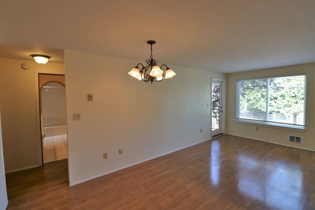 Photo - 2 Bedroom 1 Bathroom w/ Deck and Parking! Apartment