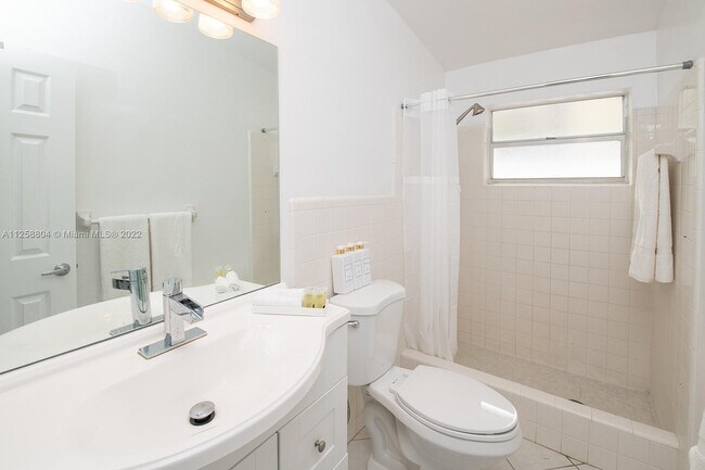 Foto del edificio - 2738 NE 29th St