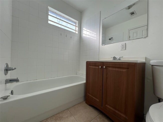Foto del edificio - 5603 Madison St