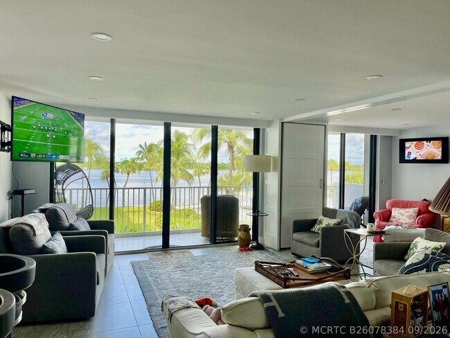 Building Photo - 2860 S Ocean Blvd