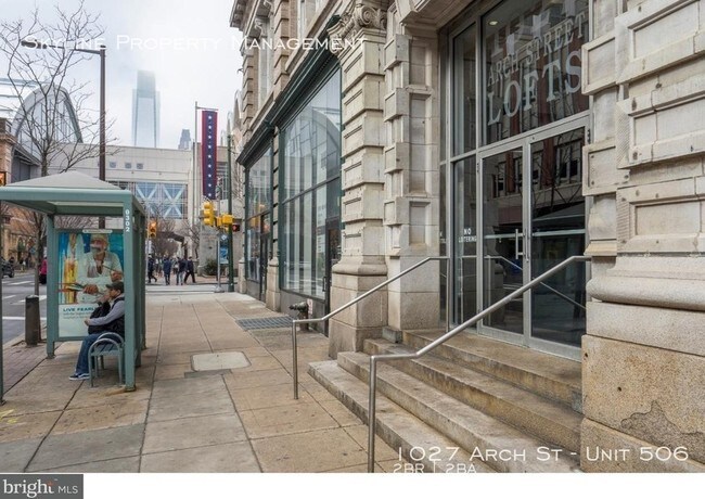 Building Photo - Large Sunny Center City Bi-Level Condo!