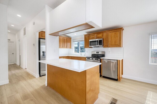 Foto del edificio - 2241 Meadow Lark Dr