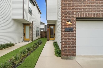 Building Photo - 5814 Cebra St