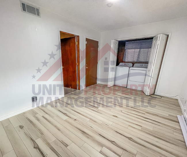 Building Photo - 3 bedroom 2 bathroom for rent in Carlsbad NM