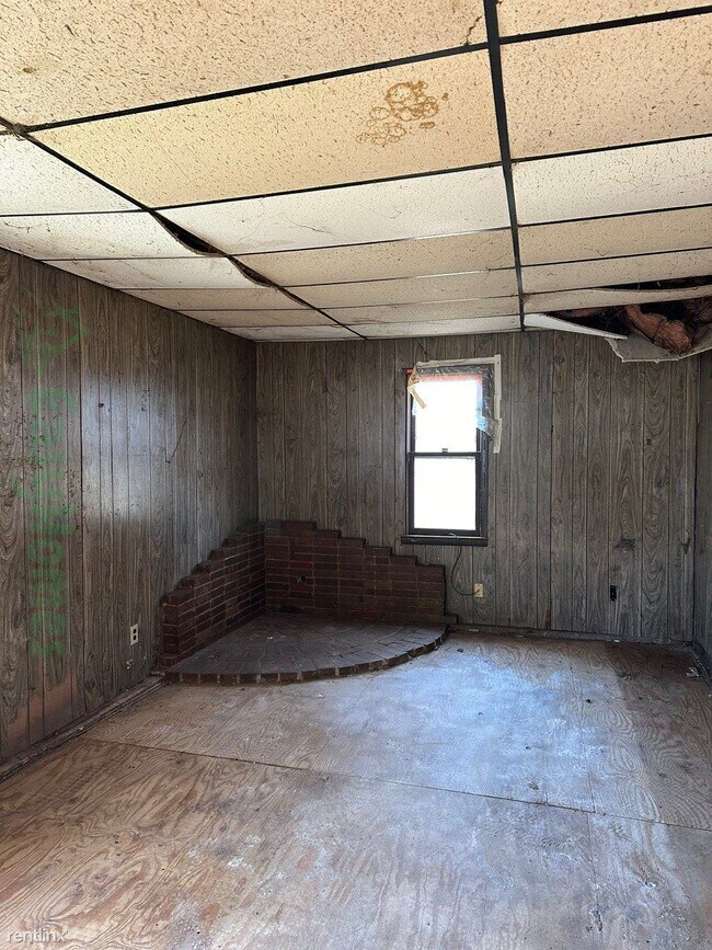 Building Photo - 3 br, 1 bath House - 2502 West Antoinette ...