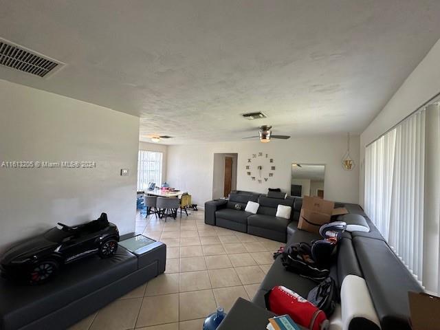 Foto del edificio - 7901 NW 14th St
