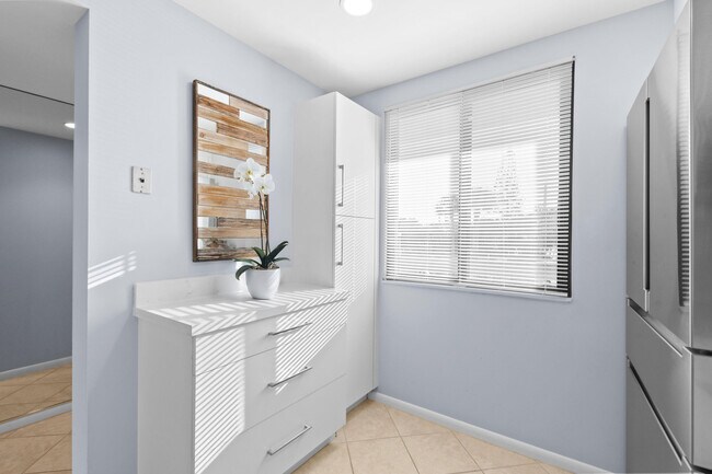 Building Photo - 501 S Seas Dr