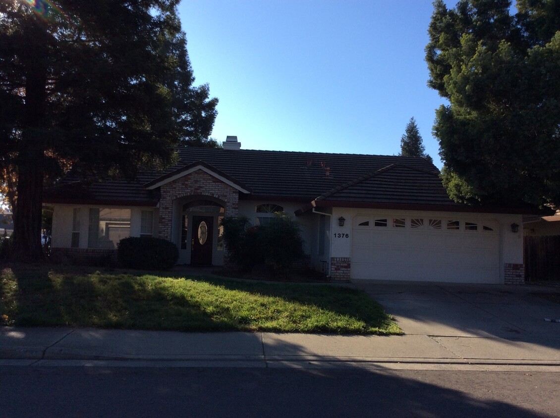 Foto principal - 4 bedroom 2 bath house in Yuba CIty