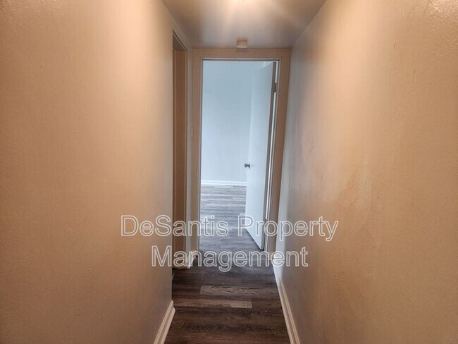 Foto del edificio - 621-623 Lincoln Avenue