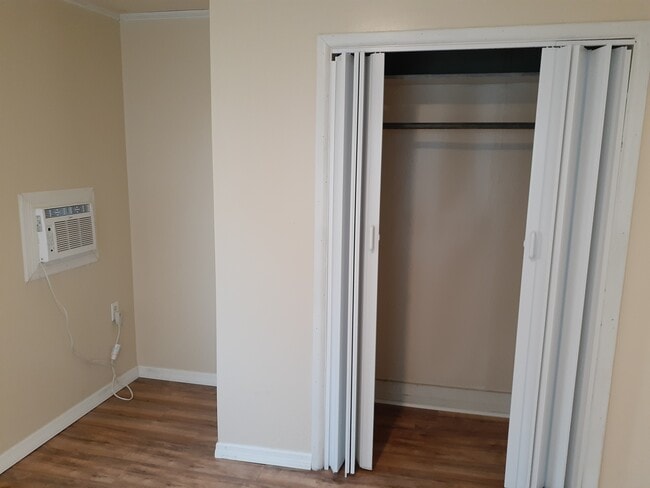 Building Photo - 114 N Dade Ave