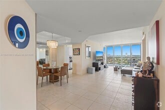 Building Photo - 3598 Yacht Club Dr