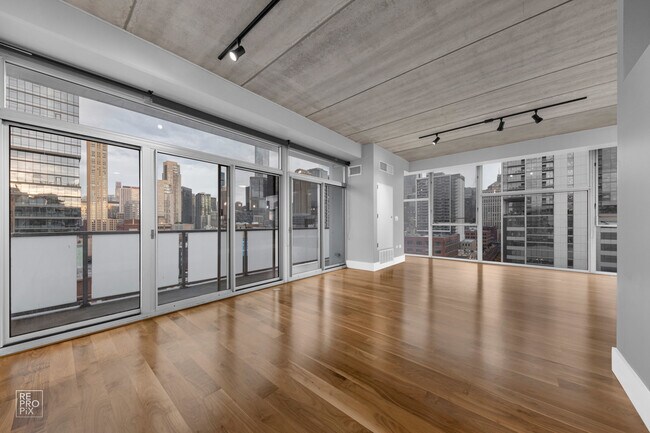 Foto del edificio - 630 N Franklin St