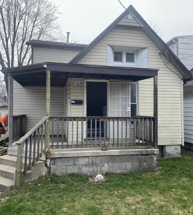 Building Photo - 2265 Avondale Ave
