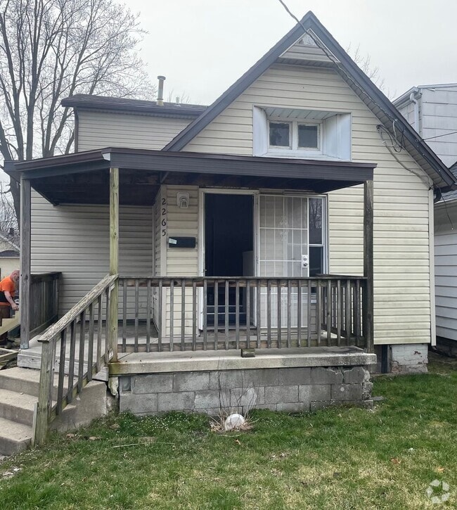 Building Photo - 2265 Avondale Ave