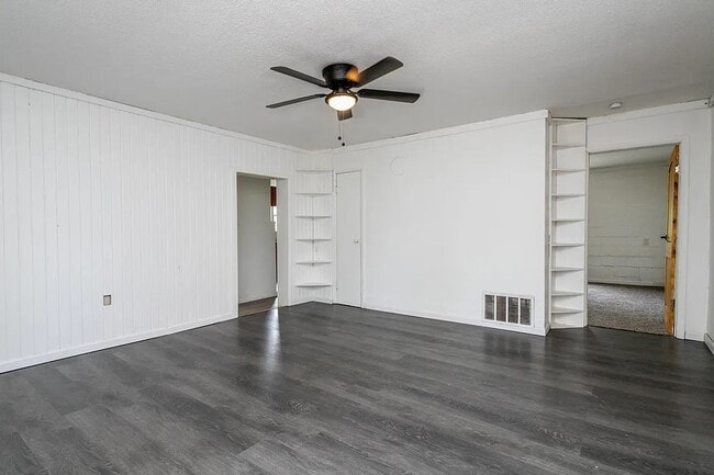 Building Photo - 2 bd, 1 ba house, just north of Columbia off of Route B, many updates, 1 acre lot