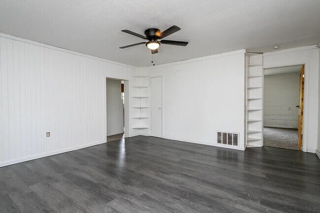 Foto del edificio - 2 bd, 1 ba house, just north of Columbia off of Route B, many updates, 1 acre lot