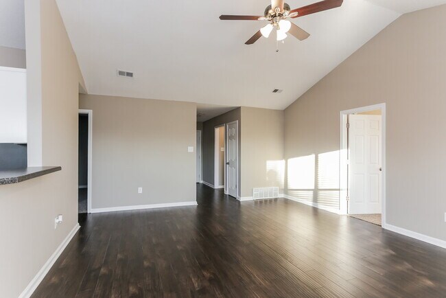 Foto del edificio - 4241 Meadow Creek Dr
