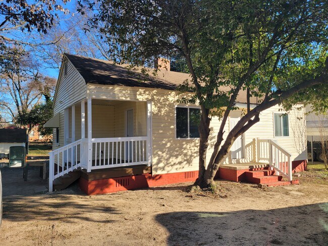 Foto del edificio - 123 Vinson Dr