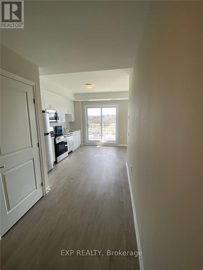 Photo du bâtiment - 1350-1350 Hemlock Rd