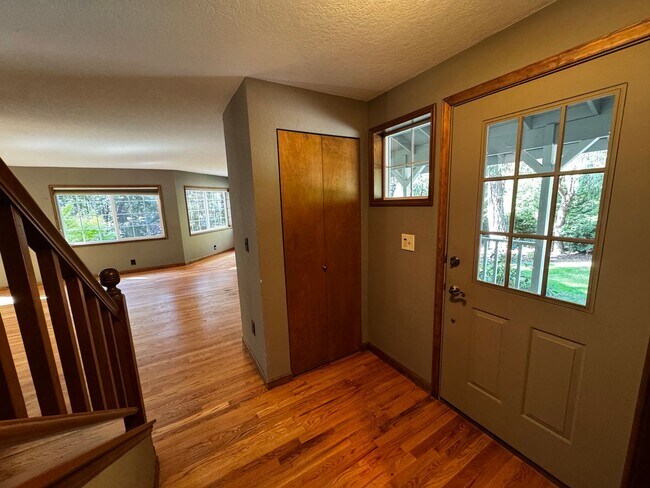 Foto del edificio - 3-Bedroom Secluded Poulsbo Home