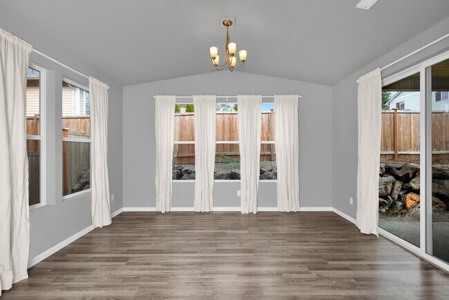 Building Photo - Lake Stevens 4 Bedroom 2.5 Bath with Air C...