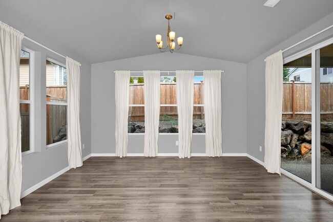 Foto del edificio - Lake Stevens 4 Bedroom 2.5 Bath with Air C...