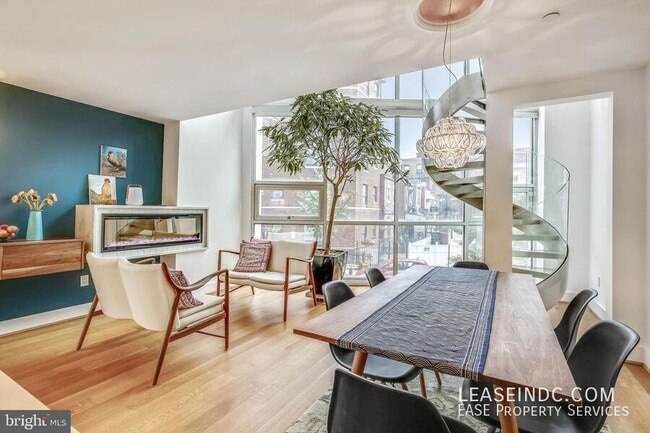 Foto del edificio - 3240 Hiatt Pl NW