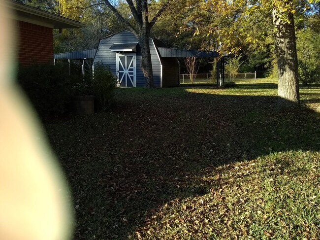 Building Photo - 307 Sunset Dr