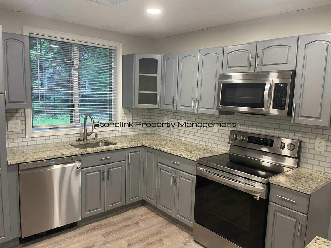 Primary Photo - Fully Renovated Condo For Rent in Barrington!