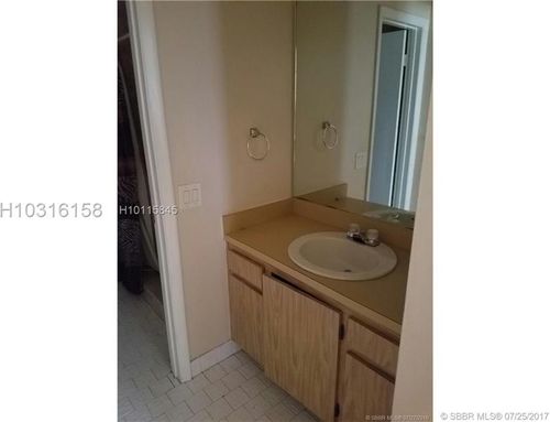 Foto del edificio - 5090 SW 64th Ave