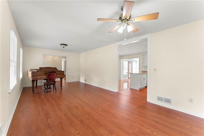 Building Photo - 5666 Bob White Cir NW