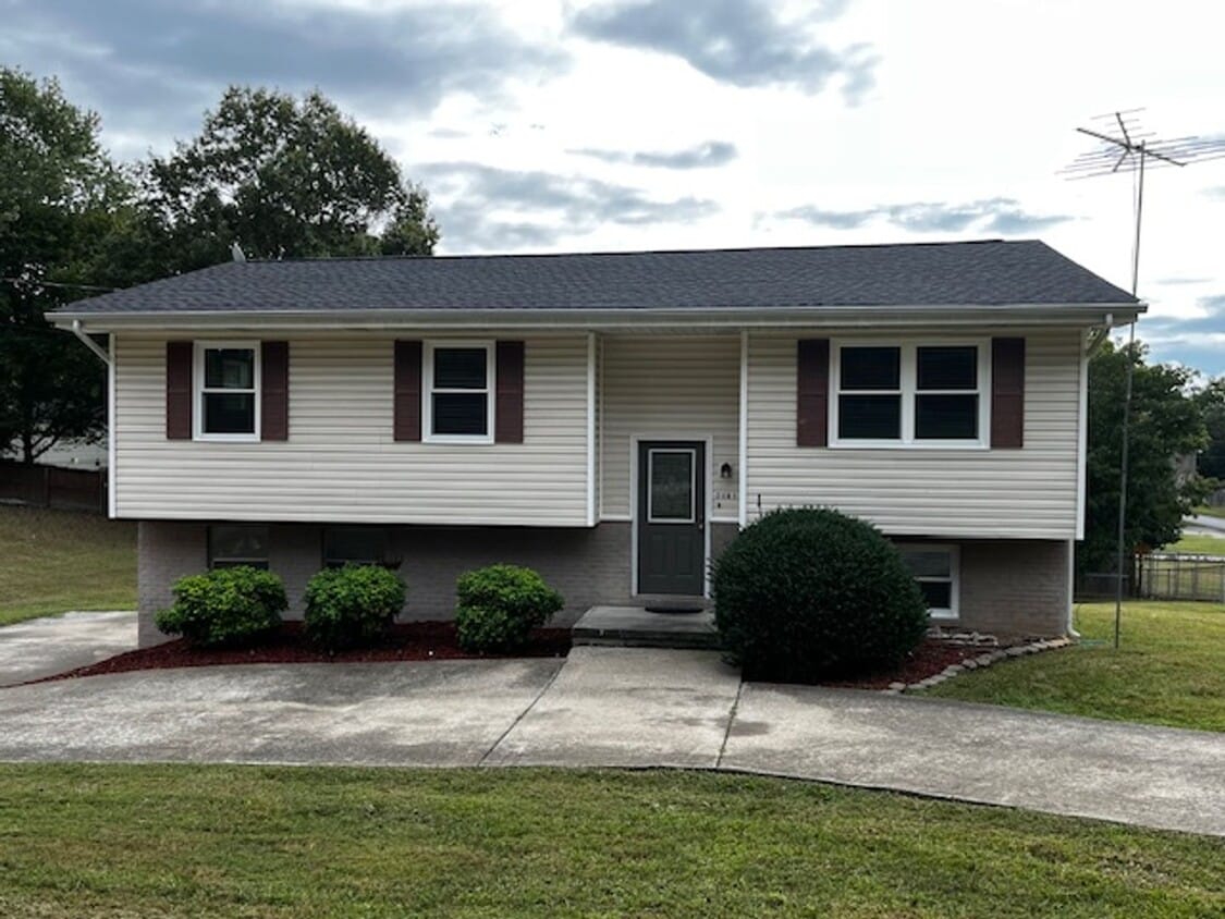 Primary Photo - 4 Bedroom 2.5 Bath House with Garage and B...