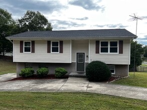 Building Photo - 2161 Broomfield Rd SE