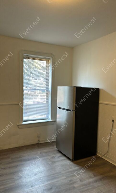 Building Photo - 547 Bates St