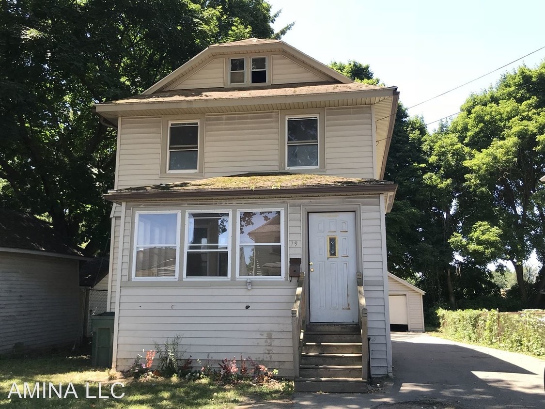 Primary Photo - 3 br, 1 bath House - 19 Dix St.