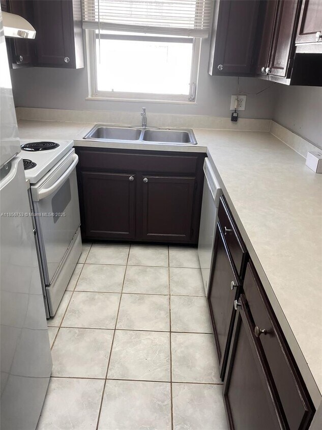 Primary Photo - 8877 NW 28th Dr