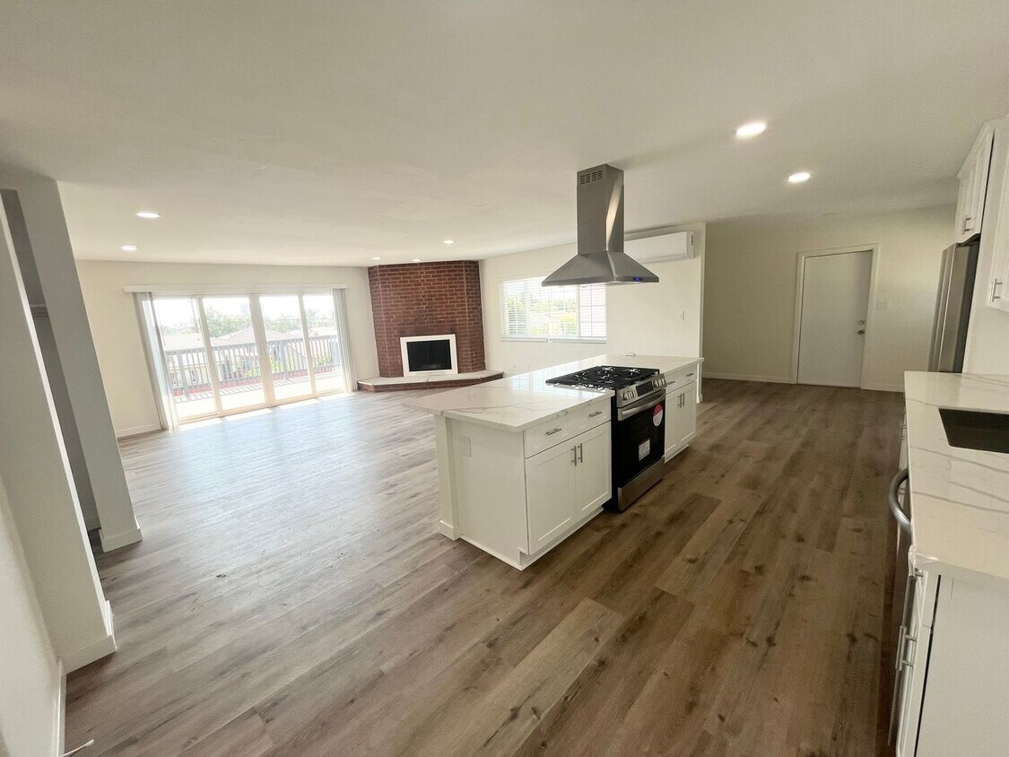 Foto principal - Modern 3-Bedroom Townhome in Chula Vista –...