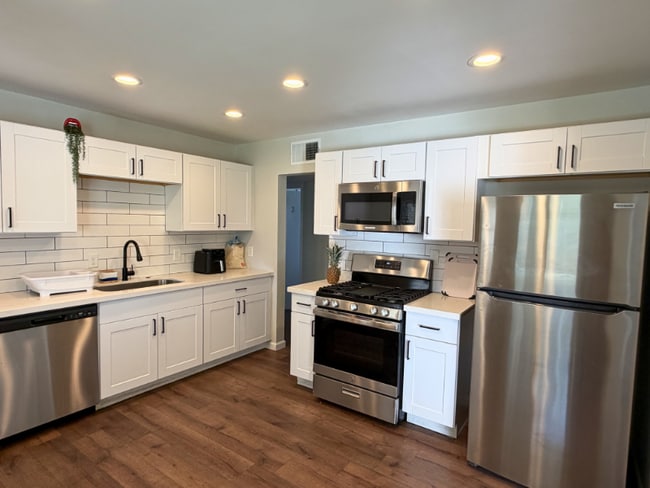 Foto del edificio - 1325 E Don Carlos Ave