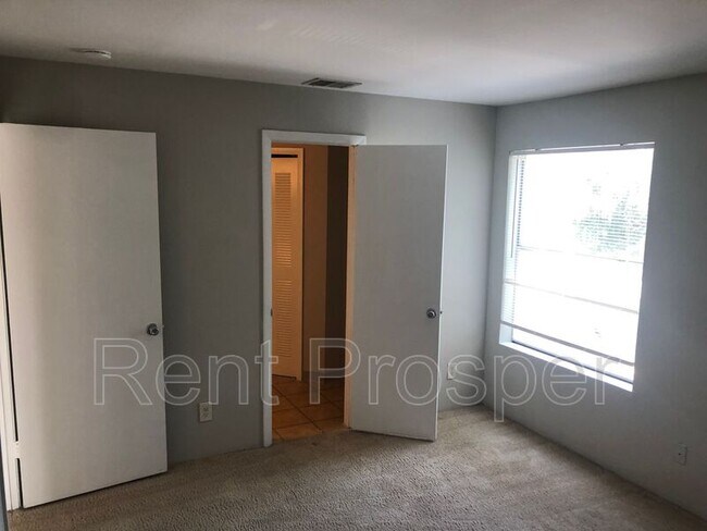 Foto del edificio - 4728 Walden Cir