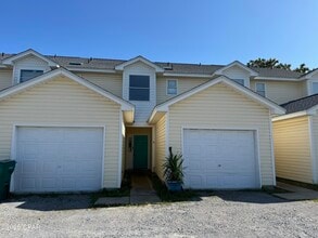 Building Photo - 602 Camelia St