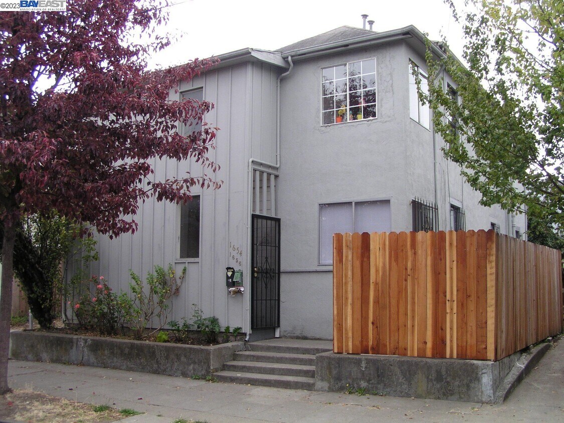 Primary Photo - 1654 Russell St