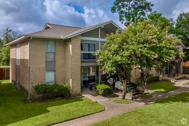 Building Photo - Royal Oaks Apartments