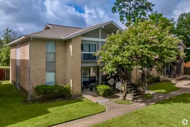 Building Photo - Royal Oaks Apartments
