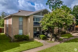 Building Photo - Royal Oaks Apartments