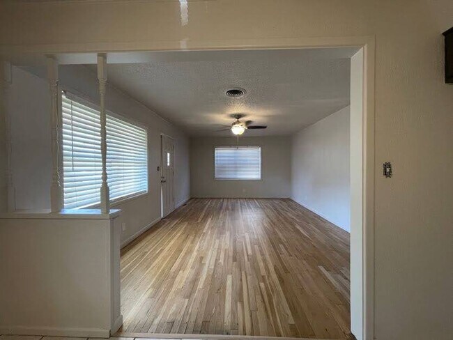 Foto del edificio - Style Meets Substance—Newly Renovated 3BR/2BA in Lamesa