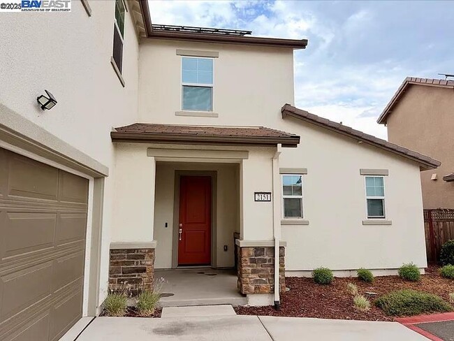 Building Photo - 2151 Daimler St