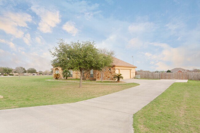 Foto del edificio - Beautiful 4 Bedroom Rental Home in Lytle, ...