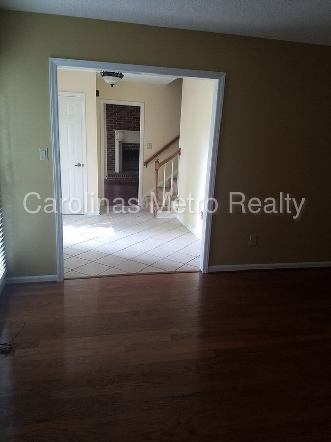 Building Photo - 2714 Briar Ridge Dr