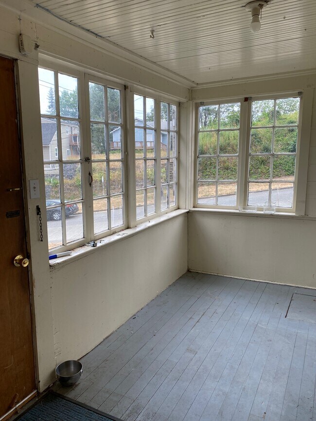 Entryway/mud room is great for house plants. - 701 S Summit Ave