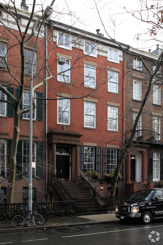 Primary Photo - 24 Washington Sq N
